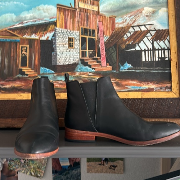 Classic Nisolo Chelsea Boots - Picture 2 of 7